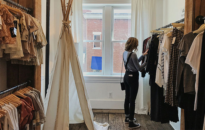 从「消失的招牌」到「城市视觉地标」——飞鸥招牌设计的三维破局法则